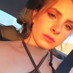 Meet your Posher, Alexis